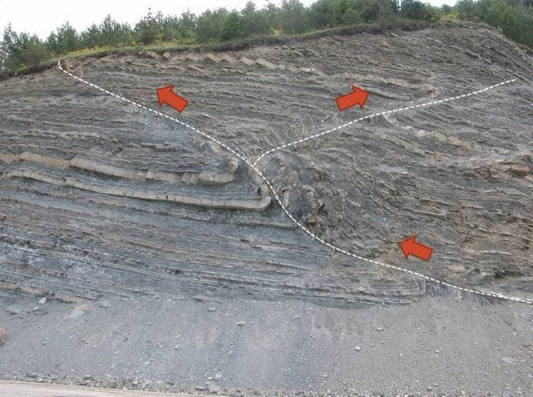 Fay her yerde var! Prof. Dr. Okan Tüysüz tek tek paylaştı: Bu faylar hareket ettiği an... 15